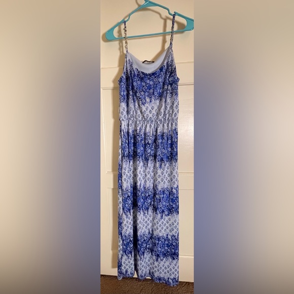 GNW Dresses & Skirts - GNW Blue and white maxi dress